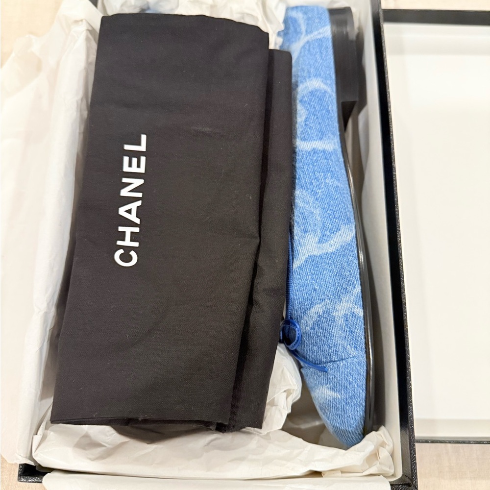 CHANEL Denim Flats with CC impression, size 40, new in box with dust bag, unworn - Picture 10 of 16